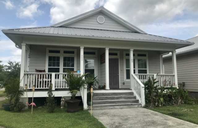 109 Old Spanish Trail - 109 Old Spanish Trl, Bay St. Louis, MS 39520