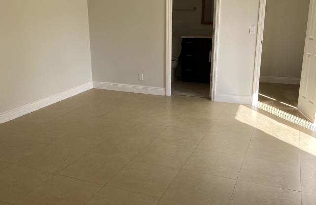 2401 N Waterside Drive N Gallery 2