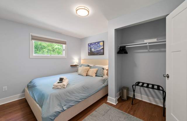 Spacious Lake Geneva Retreat Near Downtown – Available for Monthly & Mid-Term Rentals Gallery 4