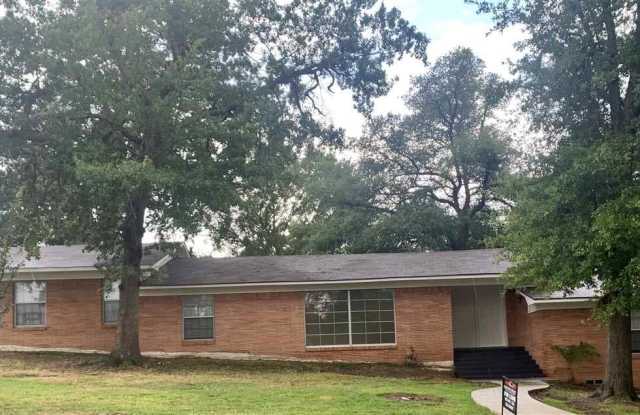 1823 Overbrook - 1823 Overbrook Dr, Tyler, TX 75703