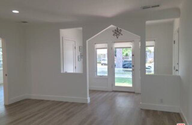 4419 Wortser Avenue photos photos