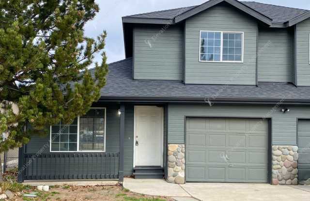 Bright Redmond Duplex — Steps from Umatilla Sports Complex, Garage  Fenced Yard photos photos