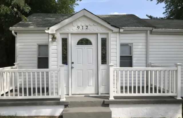 912 Elfin Ave photos photos