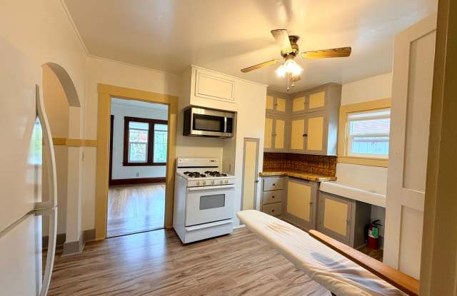 Charming 1BD/1BA Cottage Walkable to Downtown Petaluma photos photos