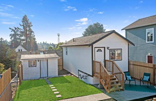 More than Meets the Eye at this Bremerton 1 Bedroom! - 1336 Elizabeth Avenue, Bremerton, WA 98337 More than Meets the Eye at this Bremerton 1 Bedroom! - 1336 Elizabeth Avenue, Bremerton, WA 98337
