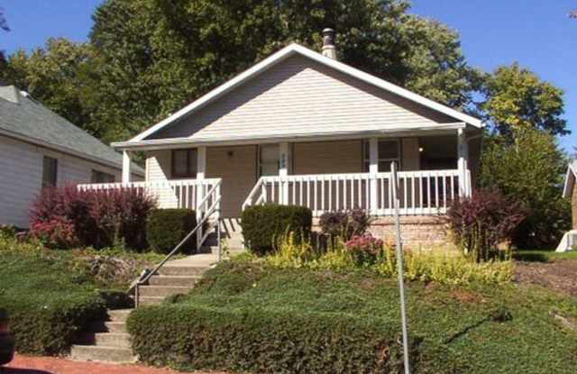 323 E Cottage Grove Avenue Gallery 1
