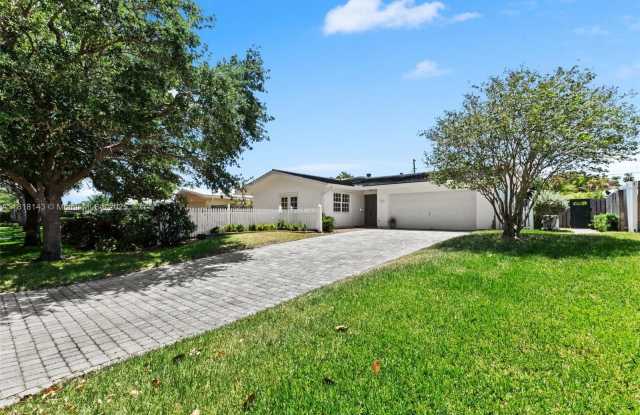 2070 NE 54th Ct photos photos