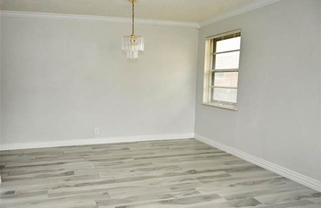 5206 Saxon Drive Gallery 2