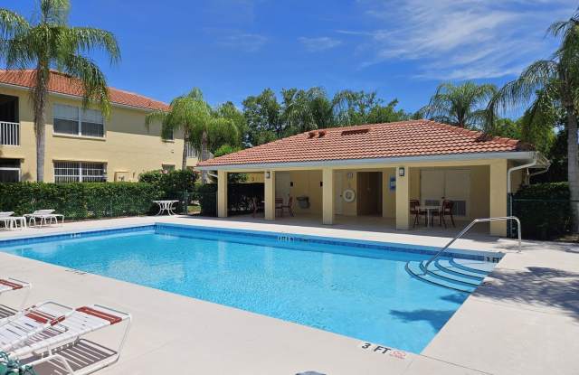 Annual Unfurnished 3 Bedroom 2 Bathroom Second Floor Condo in Casa Del Lago! Gallery 3