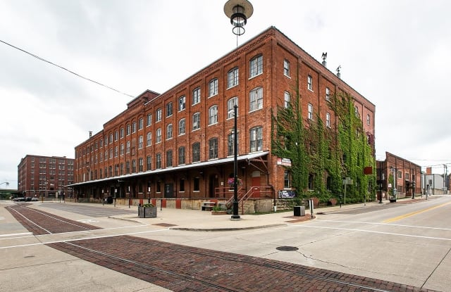 801 Jackson - 801 Jackson Street, Dubuque, IA 52001