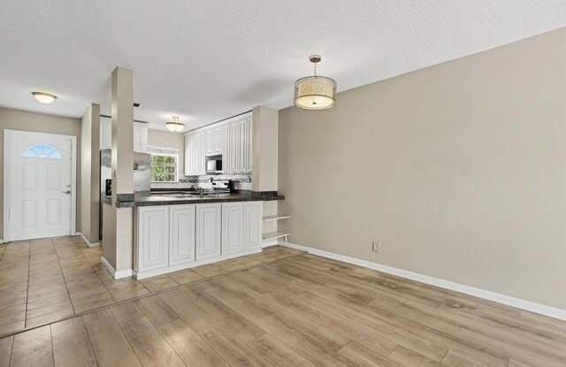 8327 Fairway Road Gallery 3