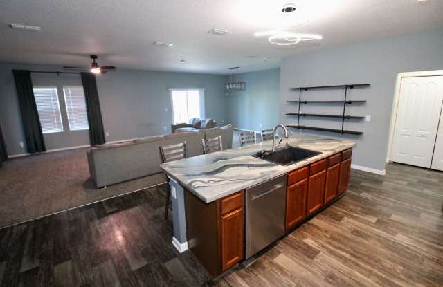 2 Story, 3BR/2BA Home For Rent Gallery 4