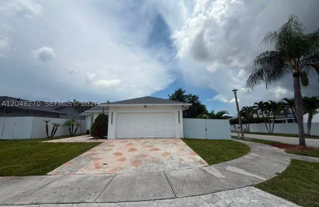 14305 SW 182nd Ter Gallery 2