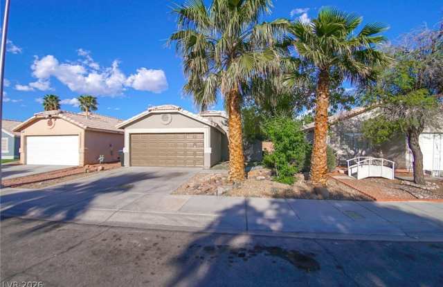 1852 Pearl Hatpin Court Gallery 1