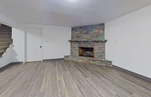 Single Family Home with Attached Garage Gallery 4