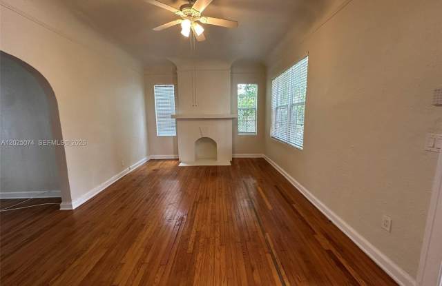 2328 SW 17th St photos photos