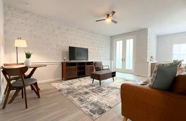 6918 Northside Drive photos photos