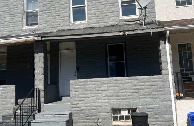 Spacious 3-Bedroom Home with Comfortable Living & Dining Areas Gallery 1