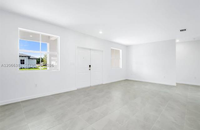 27308 SW 159th Ct Gallery 3