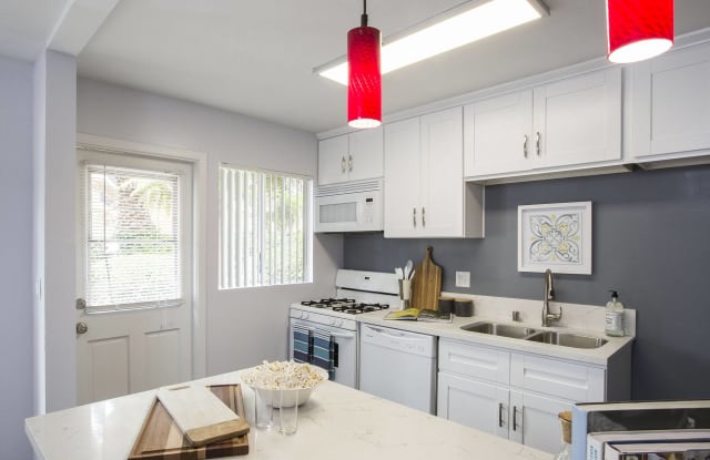 Marine View Apartments Gallery 3