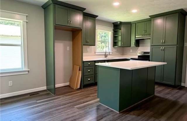 4540 Shoulders Hill Road Gallery 4