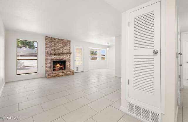 936 ONEIDA Drive Gallery 3