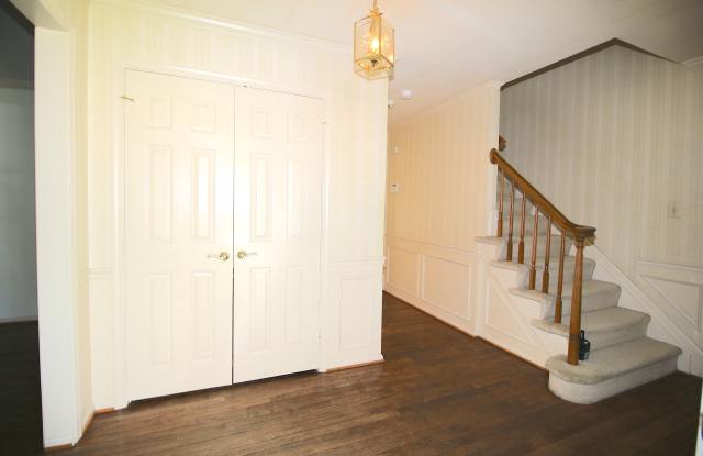 11829 Parliament Dr Gallery 2