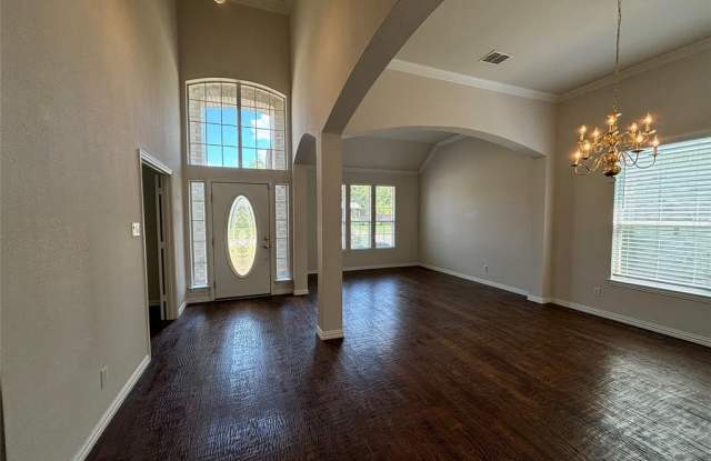 301 Lyndsie Drive Gallery 2
