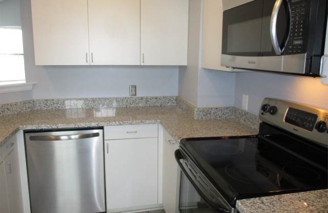 11 W Ellsworth Ave #18 - 1 Gallery 2