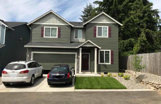 Modern 4-Bedroom Home with Den & Luxurious Primary Suite Gallery 1