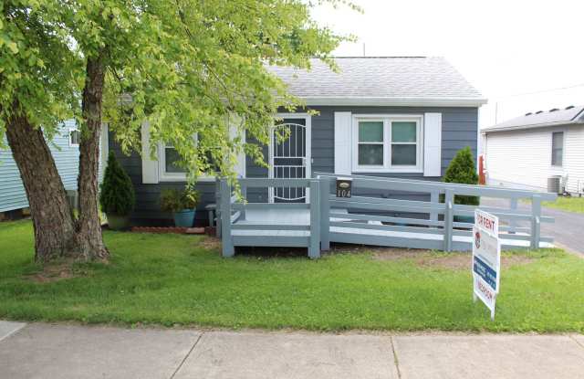 Cute 1 BR Bungalow in the Heart of Brownsburg! photos photos