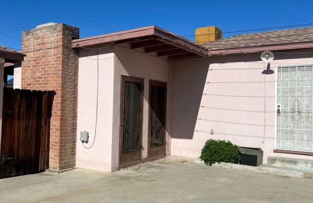 1 Bedroom, 1 Bathroom Back Unit Gallery 2