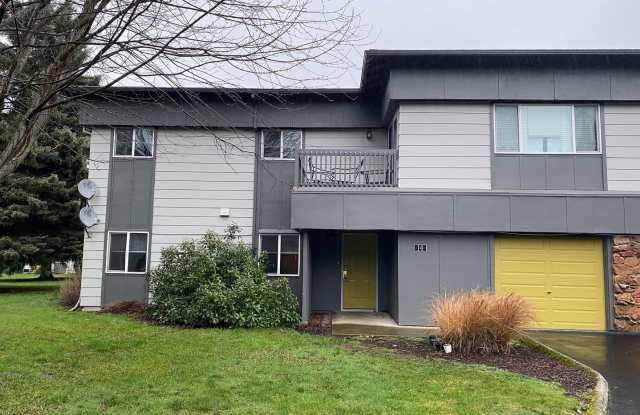 Application Pending - 3 Bedroom Condo for Rent - Hood River - 917 Pacific Avenue, Hood River, OR 97031