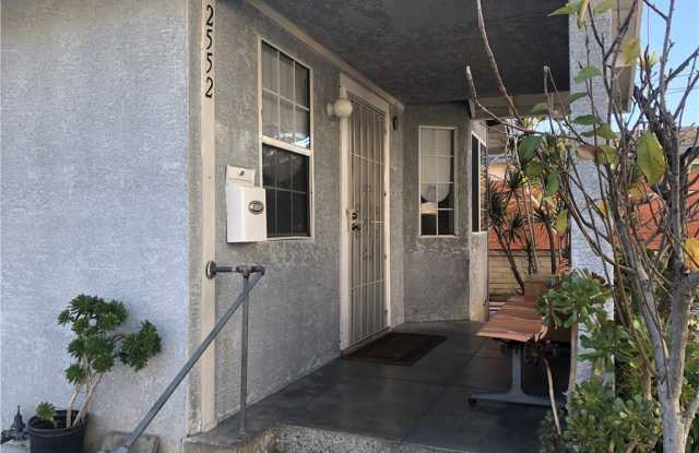 2552 Kelburn Avenue Gallery 3
