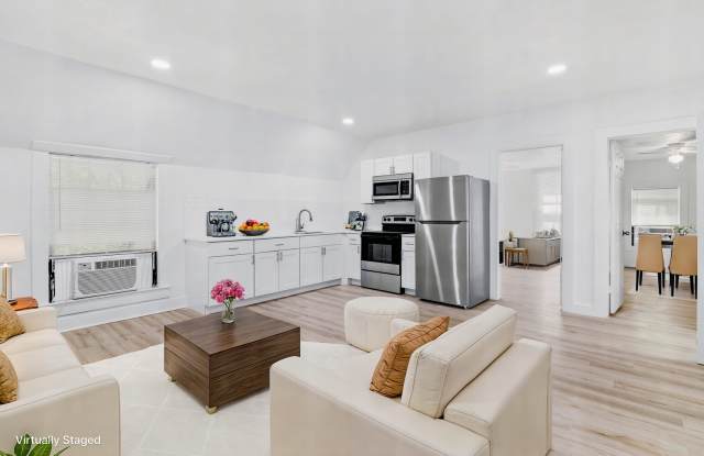 Cozy Renovated 3-Bedroom Duplex Apartment in Sherman Gallery 2