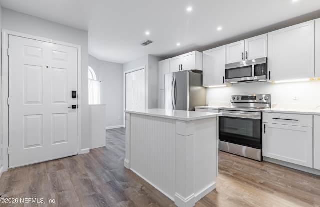 8118 BAYMEADOWS Circle Gallery 3