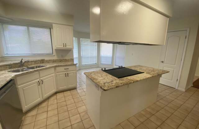 Expansive 3Bed/2Ba Home in a Cul-de-Sac Near Tyndall AFB! *1/2 OFF 1st Month's Rent!* + *Military Incentive!* Gallery 4