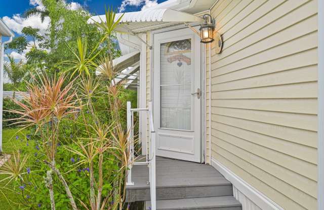 NOW AVAILABLE - 1/1 Manufactured Home in Estero! Gallery 3