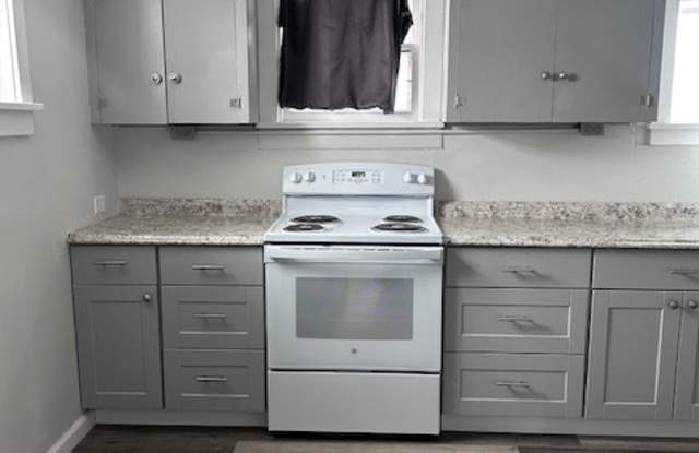 523 27th Street South unit B ( Downstairs Basement ) - 2 photos photos