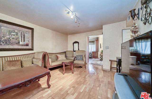 219 N Isabel St photos photos