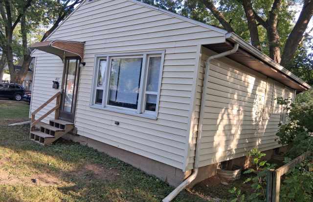 802 East London Avenue photos photos