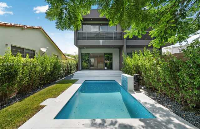 2842 Southwest 32nd Court photos photos