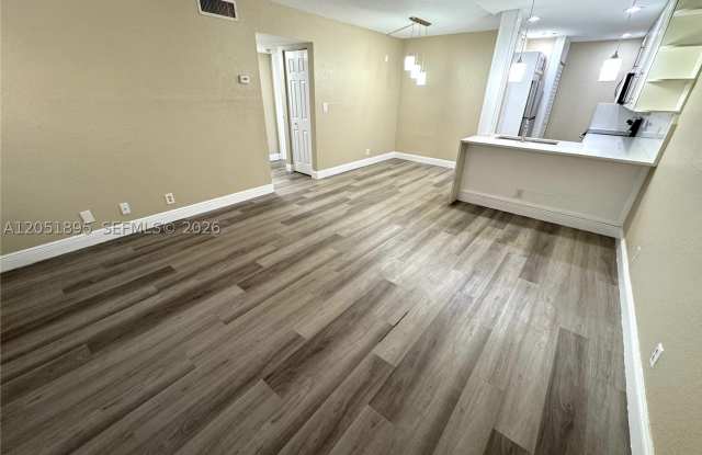 2626 Riverside Dr Gallery 3