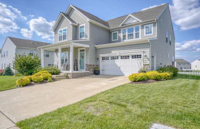 Here is YOUR CHANCE to Live in the MODEL HOME a 4 Bed 3 Bath Model Home!! Gallery 1