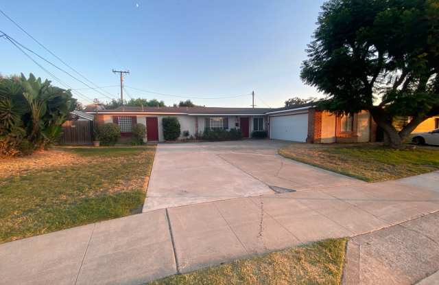 Extremely Spacious 4 Bedroom Home For Rent in the City of Orange! Gallery 4