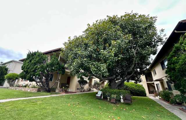 2-bedroom 1-bathroom with a Private Patio! Located in the Highly Desirable Redondo Beach, CA. - 325 Calle Miramar, Torrance, CA 90277