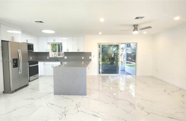 9671 NW 25th Ct Gallery 2