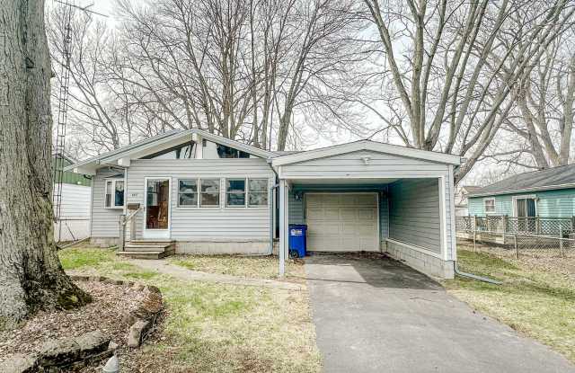 Amazing three bedroom 1 1/2 bathroom home, fenced in yard, extra storage, many updates! photos photos