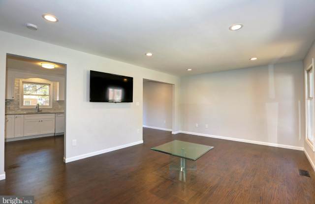 611 DEERHEAD COURT Gallery 4