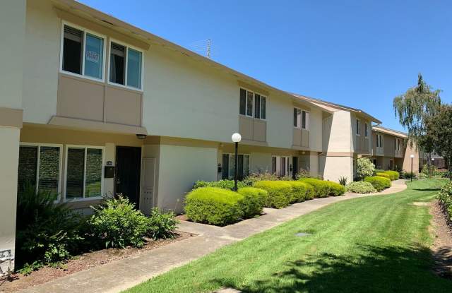 Two Story Three Bedroom Townhouse in San Jose!!! - 1906 Queen Mary Court, San Jose, CA 95132